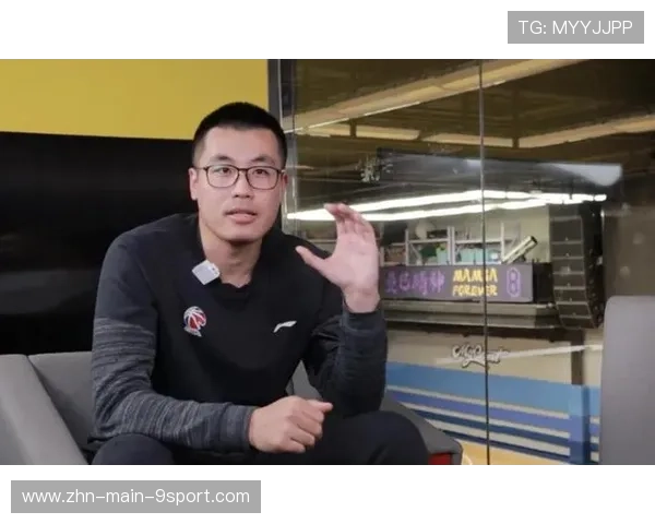 世界篮球学院在教学中加强数据分析与视频战术研究训练，世界篮球大学